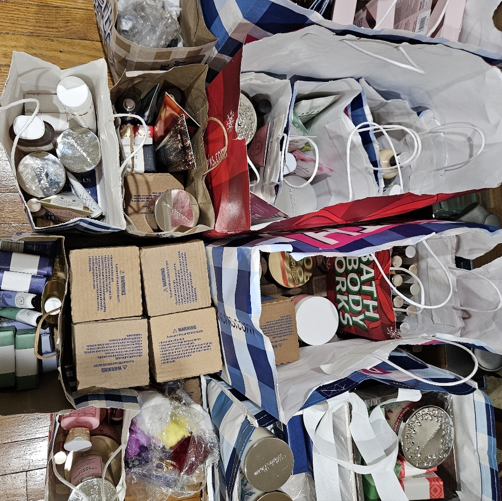 NWT! B&BW MYSTERY BOX- 3 ITEMS MINIMUM! UP TO 10 LBS!! - Picture 4 of 9